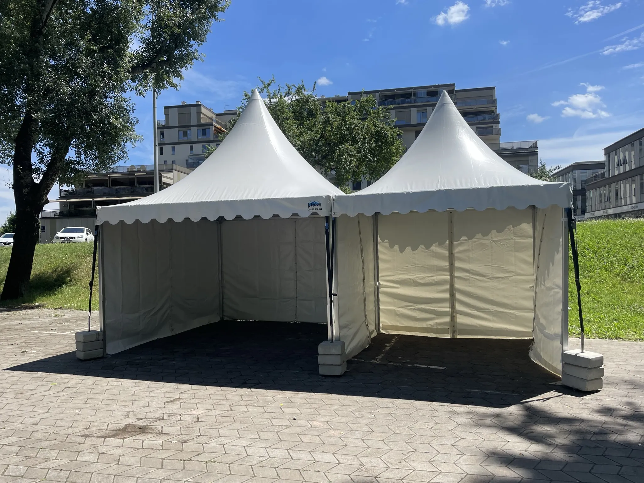 Bijela pagoda za svečane događaje