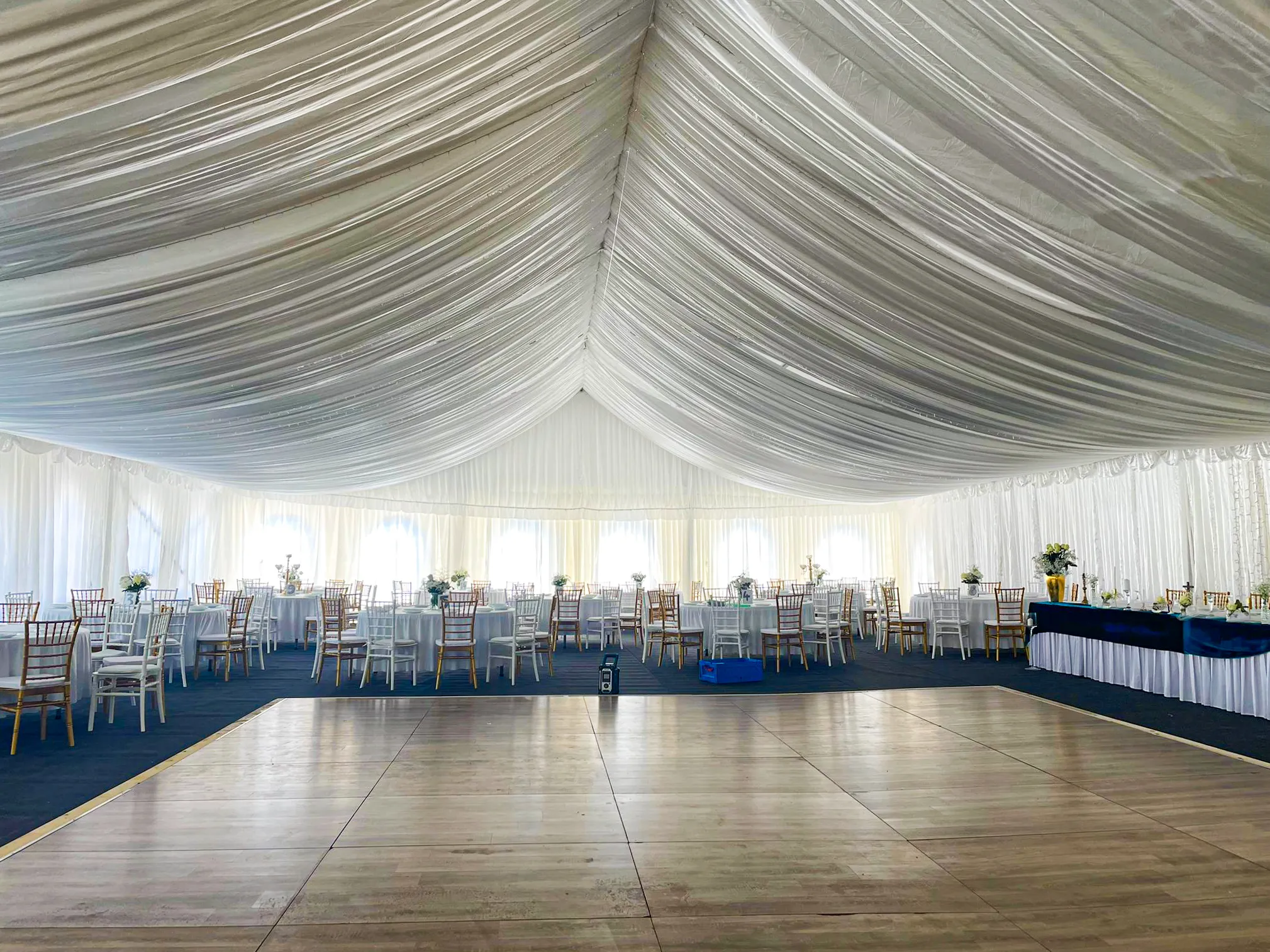 Vanjski pogled na vjenčani šator